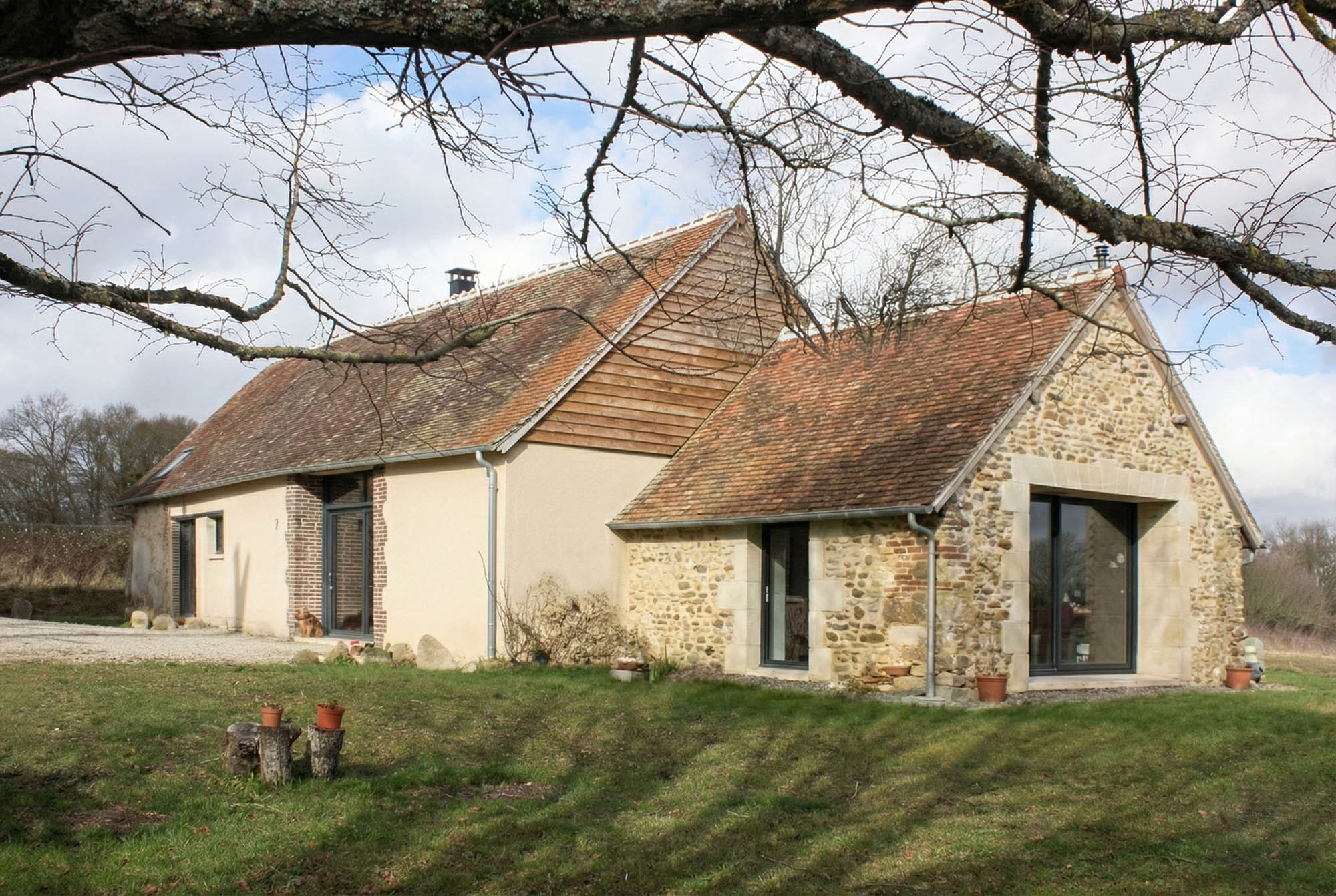 Façade principale réhabilitée et création de nouvelles ouverture