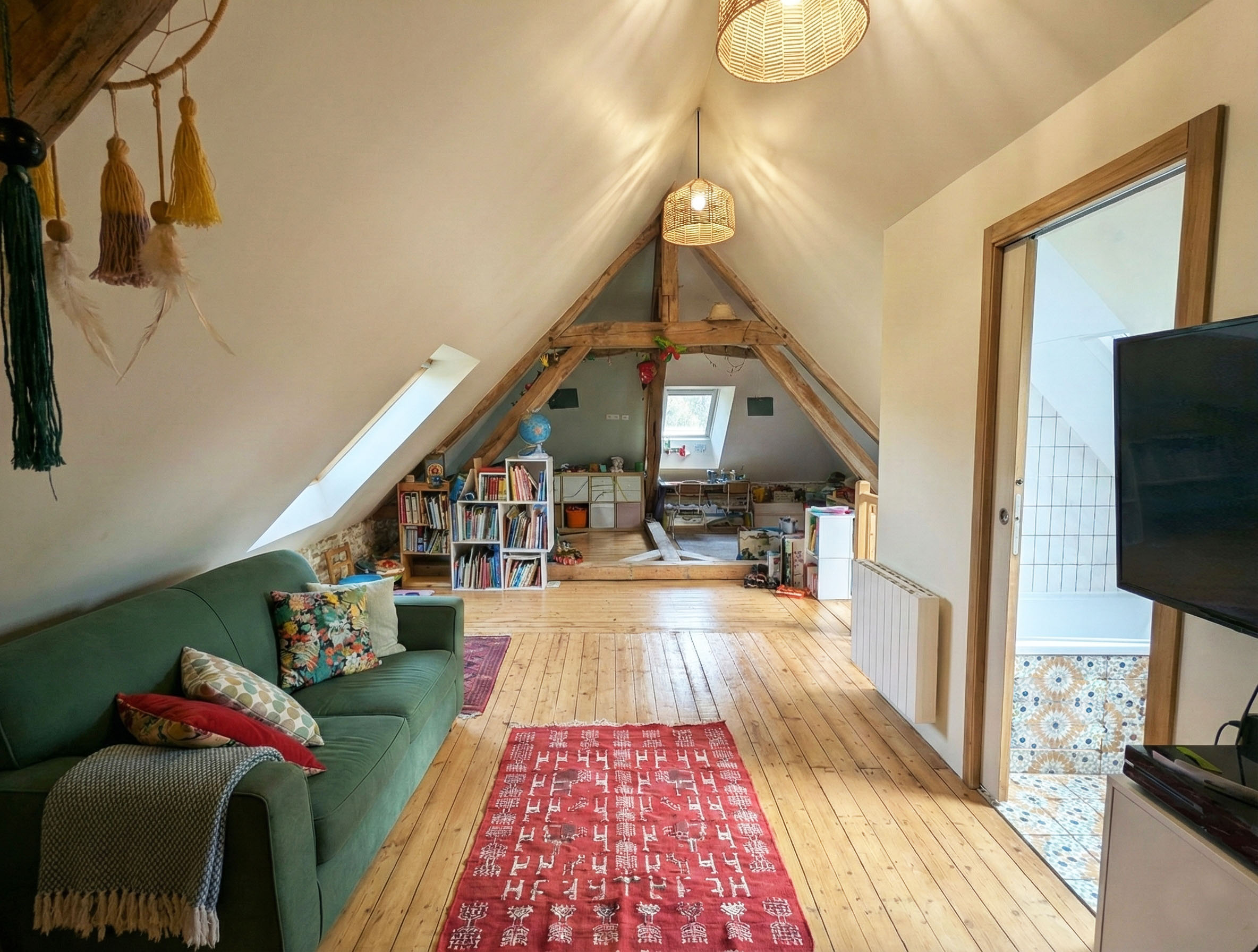 Combles aménagés : laine de bois, parquet ancien restauré